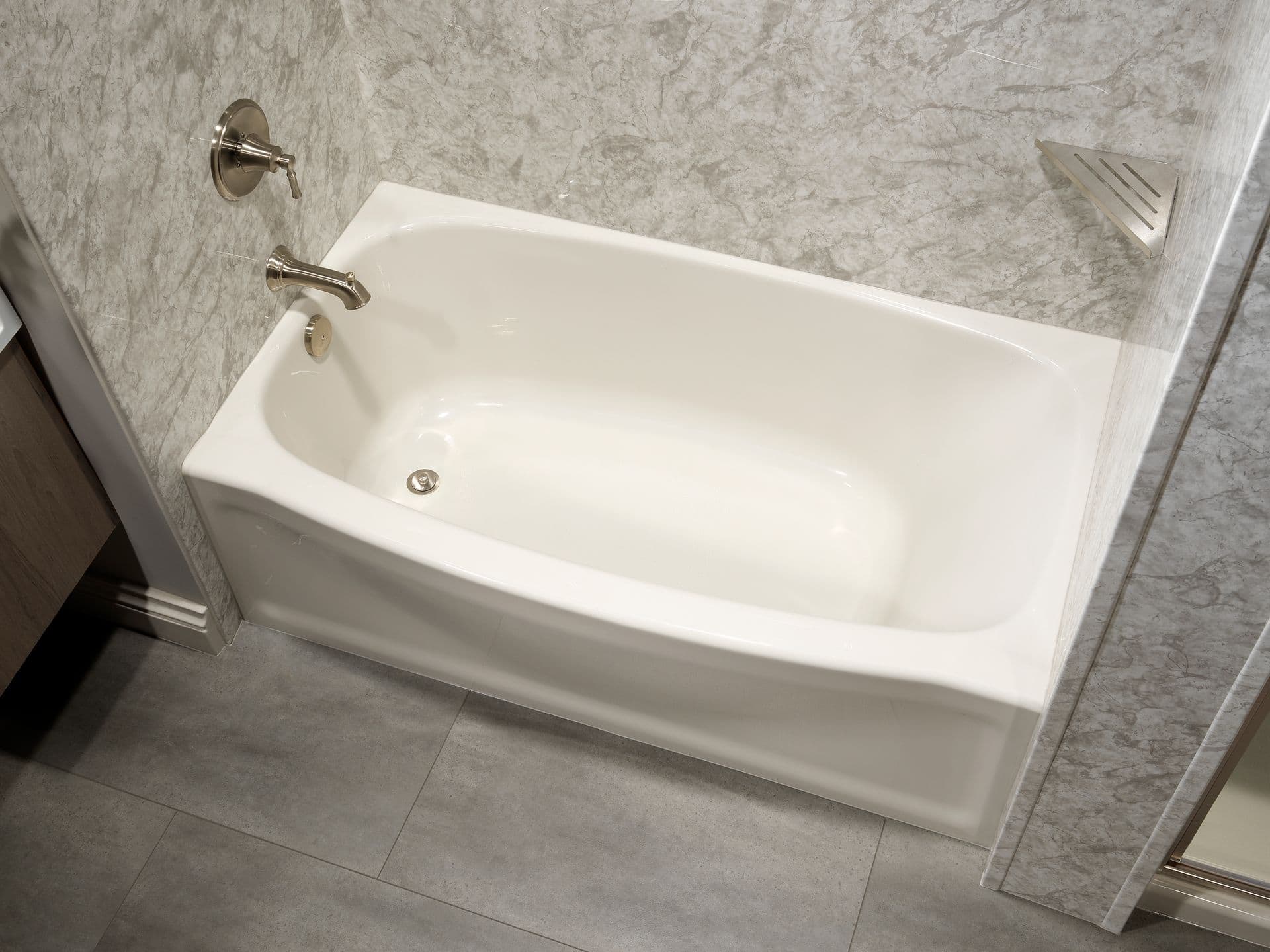 New bathtub installed in Milwaukee, WI home by professional replacement contractor